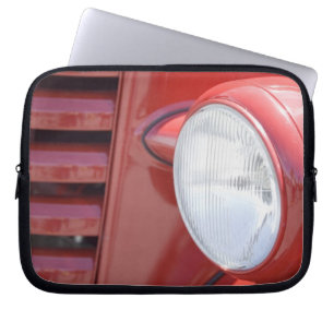 USA, Maine, Owl's Head. Scheinwerfer und teilweise Laptopschutzhülle