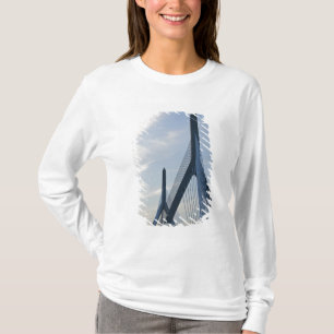 USA, Massachusetts, Boston. Die Zakim-Brücke. 2 T-Shirt