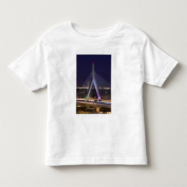 USA, Massachusetts, Boston. Leonard Zakim Kleinkind T-shirt (Vorderseite)