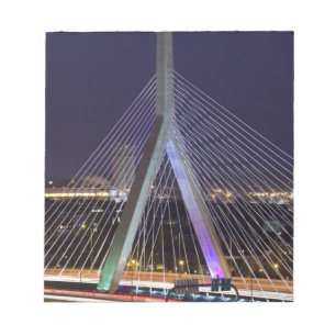 USA, Massachusetts, Boston. Leonard Zakim Notizblock