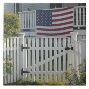 USA, Massachusetts, Gloucester: Patriotischer Zaun Fliese