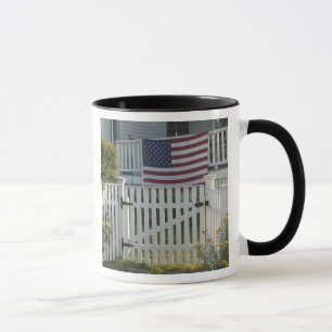 USA, Massachusetts, Gloucester: Patriotischer Zaun Tasse