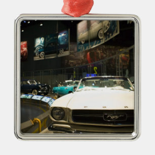 USA, Michigan, Detroit: Ford Rouge Factory Tour, Ornament Aus Metall