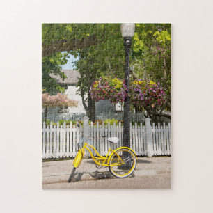USA, Michigan, Mackinac Island. Gelbes Fahrrad Puzzle