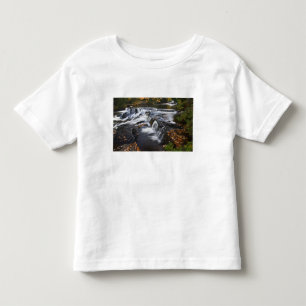 USA, Michigan, Oberes Halbinsel. Bond Falls und Kleinkind T-shirt