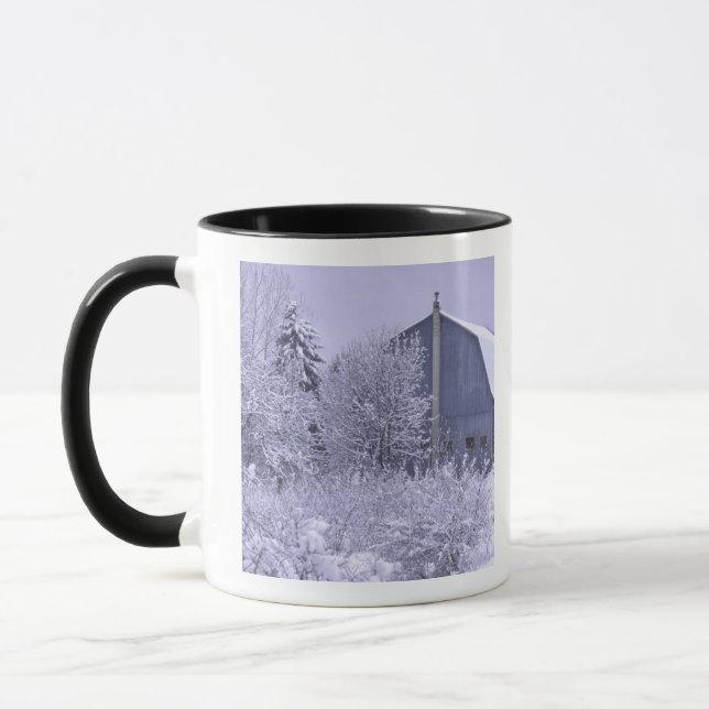 USA, Michigan, Rochester Hills. Schneeblau Tasse (Links)