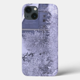 USA, Michigan, Rochester Hills. Snowy blue Case-Mate iPhone Hülle