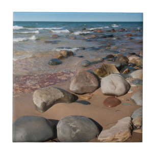 USA, Michigan. Runde Boulder auf 12 Meilen Fliese