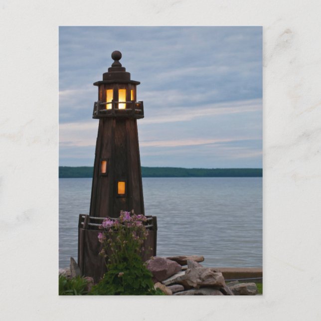 USA, Michigan. Yard Decoration Lighthouse Postkarte (Vorderseite)