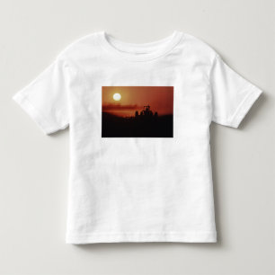 USA, Mississippi, Baumwollfeld pflügen Kleinkind T-shirt