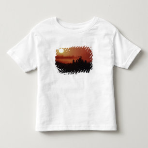 USA, Mississippi, Baumwollfeld pflügen Kleinkind T-shirt