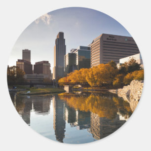 USA, Nebraska, Omaha, Gene Leahy Mall, Skyline Runder Aufkleber
