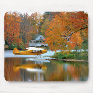 USA, New England, New Hampshire. Float-Flugzeug Mousepad