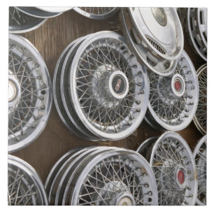 USA, New Mexico, Prewitt: Auto Hubcaps / Rt.66 Fliese