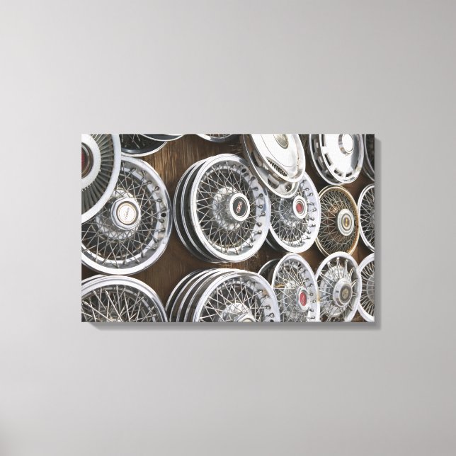 USA, New Mexico, Prewitt: Auto Hubcaps / Rt. 66 Leinwanddruck (Vorderseite)