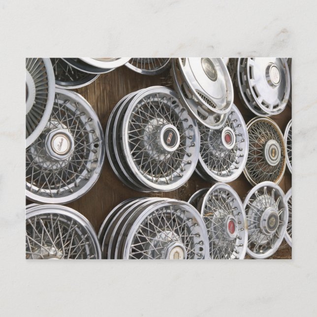 USA, New Mexico, Prewitt: Auto Hubcaps / Rt. 66 Postkarte (Vorderseite)