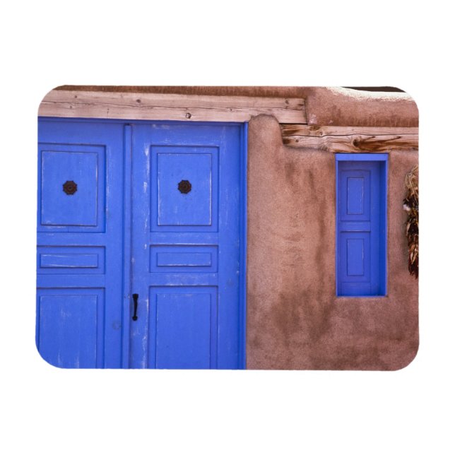 USA, New Mexico, Santa Fe. Sicht auf die blaue Tür Magnet (Horizontal)