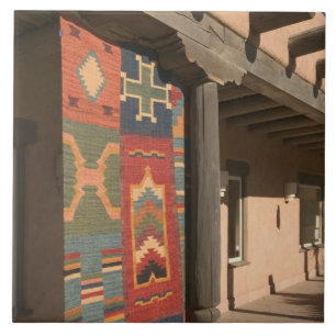 USA, New Mexico, Taos: Navaho Rug Gallery Kit Fliese
