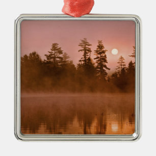 USA, New York, Adirondack Park. Sonnenaufgang an e Ornament Aus Metall