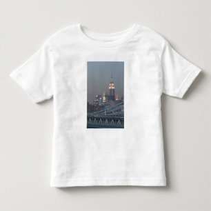 USA, New York City, Blick auf die Manhattan Bridge Kleinkind T-shirt