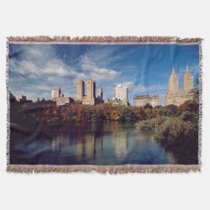 USA, New York City, Central Park, Lake Decke