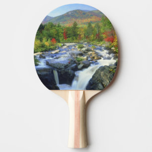 USA, New York. Ein Wasserfall in den Adirondack Tischtennis Schläger