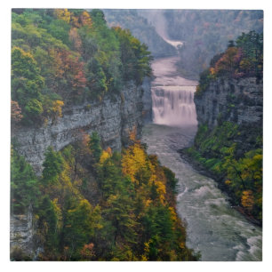 USA, New York, Letchworth State Park. Fluss und Fliese