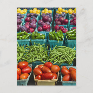 USA, New York Staat, New York, Vegetables und Postkarte