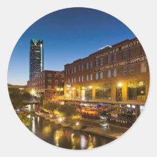 USA, Oklahoma, Oklahoma City, Bricktown Runder Aufkleber