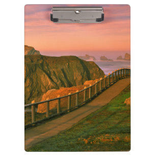 USA, Oregon, Bandon. Felsen auf dem Weg Klemmbrett