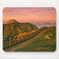 USA, Oregon, Bandon. Felsen auf dem Weg