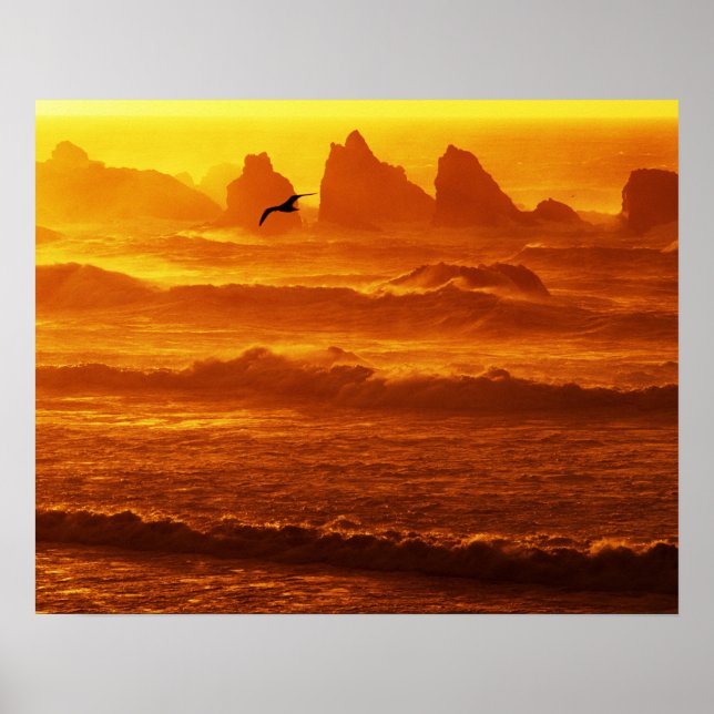 USA, Oregon, Bandon. Sonnenuntergang über Wellen u Poster (Vorne)