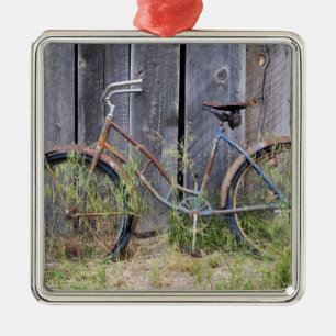 USA, Oregon, Bend. Ein heruntergekommenes altes Fa Ornament Aus Metall
