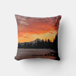 USA, Oregon. Blauer See und Mt. Hood bei Sonnenauf Kissen