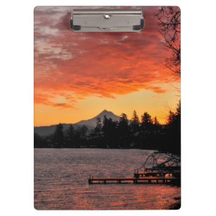 USA, Oregon. Blauer See und Mt. Hood bei Sonnenauf Klemmbrett