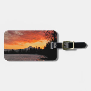 USA, Oregon. Blauer See und Mt Hood bei Sonnenaufg Gepäckanhänger