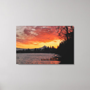 USA, Oregon. Blauer See und Mt Hood bei Sonnenaufg Leinwanddruck
