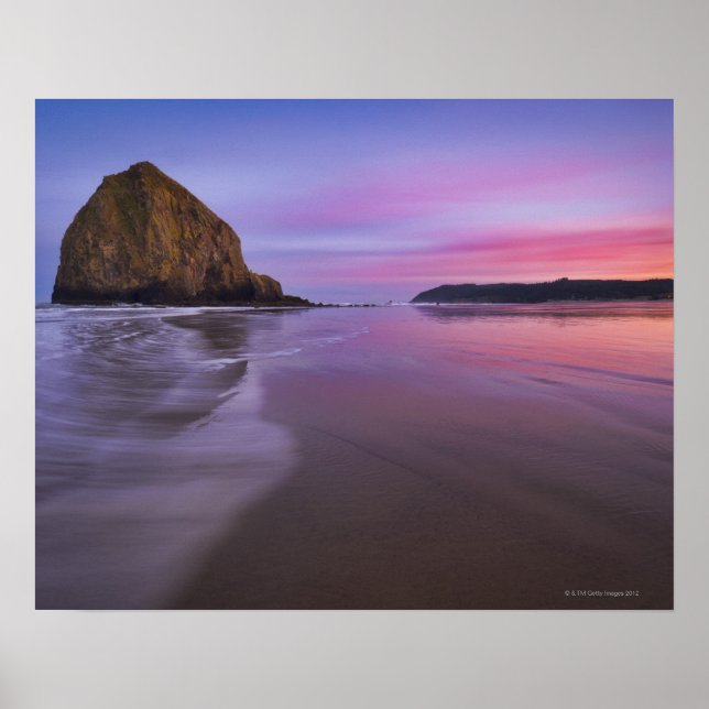 USA, Oregon, Clatsop Landkreis, Haystack Rock und Poster (Vorne)