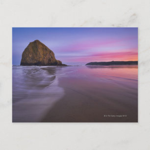 USA, Oregon, Clatsop Landkreis, Haystack Rock und Postkarte