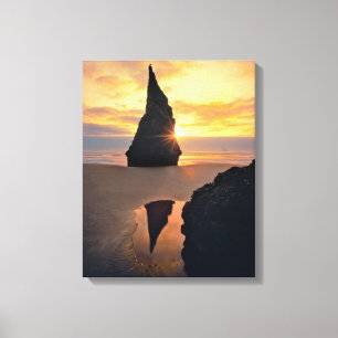 USA, Oregon. Felsformation bei Sonnenuntergang Leinwanddruck