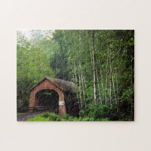 USA, Oregon. Gedeckte Brücke über North Fork Puzzle