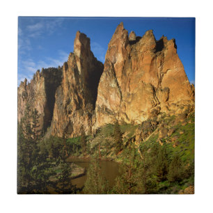 USA, Oregon, Granitklippen bei Smith Rock State Fliese