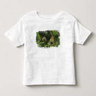 USA, Oregon, Portland. Männlicher Zedernwachs Kleinkind T-shirt