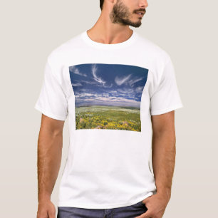 USA, Oregon, Steens Mountain. Frühling sprießt T-Shirt