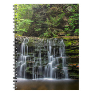 USA, Pennsylvania, Benton. Wasserfall in Ricketts Notizblock