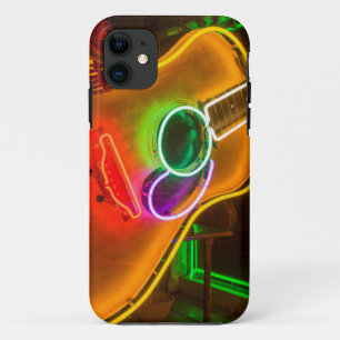 USA, Texas, Austin. Neon-Gitarre bei Erpressung iPhone 11 Hülle