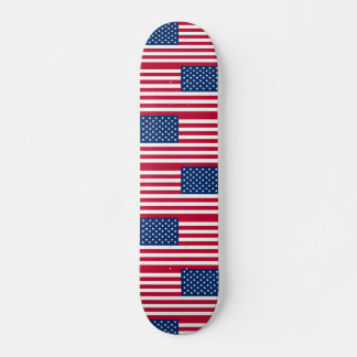 USA - US Flagge unter amerikanischer Flagge Skateboard