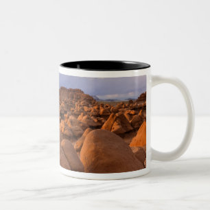 USA; Utah. Blick auf den Goblin Valley State Park  Zweifarbige Tasse