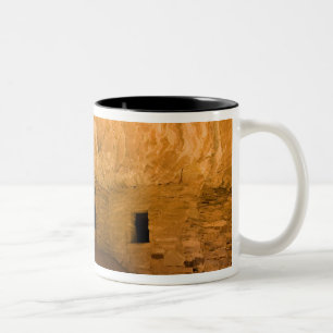 USA, Utah, Cedar Mesa, Mule Canyon. Sandstein Zweifarbige Tasse