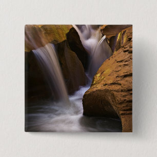 USA, Utah, Escalante Wilderness. Wasserfall in 2 Button